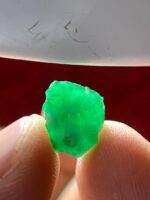 Striking Green: A 5.00 ct Emerald Crystal from Swat, Pakistan - Image 7