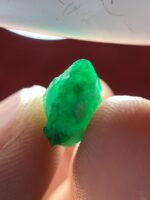 Striking Green: A 5.00 ct Emerald Crystal from Swat, Pakistan - Image 9