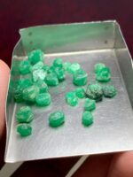 25.90ct Swat Emerald Rough Lot: Compact Natural Crystals with Rich Color - Image 9