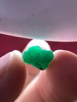 4.25ct Swat Emerald Crystal: Large Natural with Vivid Green Hue - Image 2
