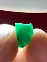 2.95ct Swat Emerald Crystal: Untreated Elegance in Pure Green - Image 2
