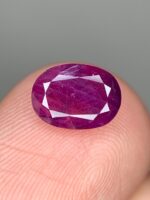1.75ct Natural Afghan Ruby: Oval-Cut Gemstone Spotlight - Image 2