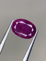 1.75ct Natural Afghan Ruby: Oval-Cut Gemstone Spotlight - Image 4