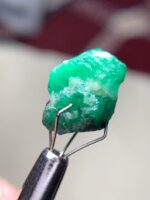11.69 ct Swat Emerald Crystal – Rich Green and Well-Formed - Image 5