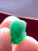 4.25ct Swat Emerald Crystal: Large Natural with Vivid Green Hue - Image 5