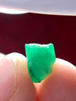 2.95ct Swat Emerald Crystal: Untreated Elegance in Pure Green - Image 5