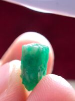 4.25ct Swat Emerald Crystal: Large Natural with Vivid Green Hue - Image 6