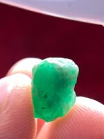 4.25ct Swat Emerald Crystal: Large Natural with Vivid Green Hue - Image 7