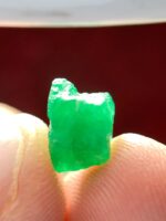 Verdant Treasure: 4.35ct Swat Emerald Crystal with Lush Natural Color - Image 6