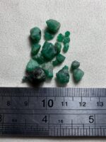 Discovering the Beauty of Swat Emeralds: A 34.40 ct Rough Lot from Pakistan - Image 2