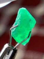 Magnificent 3.00ct Emerald Crystal from Swat - Image 2