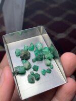 Discovering the Beauty of Swat Emeralds: A 34.40 ct Rough Lot from Pakistan - Image 10
