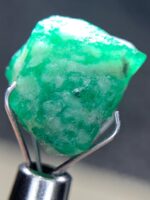 Exceptional 8.22ct Swat Emerald Crystal – Natural Beauty from Pakistan - Image 4