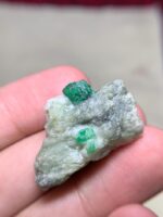 Vibrant Heritage: 56.72-Carat Swat Emerald Specimen - Image 8