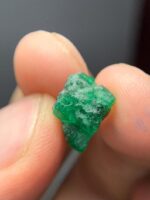 3.74ct Swat Emerald Crystal – Vivid Green Vertical Gemstone - Image 2