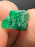 3.74ct Swat Emerald Crystal – Vivid Green Vertical Gemstone - Image 4