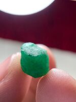 Natural Beauty in Green: A 6.22 ct Emerald Crystal from Swat, Pakistan - Image 6