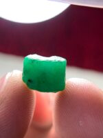 Natural Beauty in Green: A 6.22 ct Emerald Crystal from Swat, Pakistan - Image 7