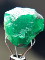 Swat Valley Giant: A 6.97ct Emerald Crystal in Raw Form - Image 2