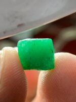 A Brilliant Find — The 5.30-Carat Swat Emerald Crystal - Image 11