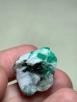 41.80ct Swat Emerald Specimen – Powerful Presence & Natural Depth (21.95 x 18.75 x 14.00 mm) - Image 3