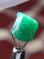 A Brilliant Find — The 5.30-Carat Swat Emerald Crystal - Image 3