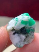41.80ct Swat Emerald Specimen – Powerful Presence & Natural Depth (21.95 x 18.75 x 14.00 mm) - Image 4