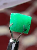 A Brilliant Find — The 5.30-Carat Swat Emerald Crystal - Image 4
