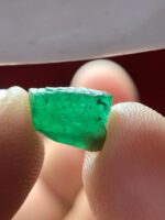 New Entry: 2.06 ct Swat Emerald Crystal — Sleek and Light-Facing - Image 5