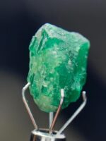 Swat Valley Giant: A 6.97ct Emerald Crystal in Raw Form - Image 5
