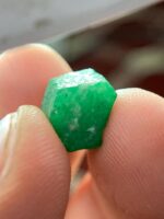 A Brilliant Find — The 5.30-Carat Swat Emerald Crystal - Image 8