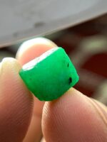 A Brilliant Find — The 5.30-Carat Swat Emerald Crystal - Image 9
