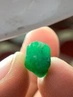 A Brilliant Find — The 5.30-Carat Swat Emerald Crystal - Image 10