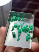 Swat Emerald Collection: 20.00ct Emerald Rough Lot (7.80 × 7.31 × 4.82 mm) - Image 5