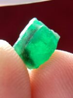 Discovering a 2.71 Carat Emerald Crystal from Swat: A Glimpse into Natural Beauty - Image 4