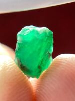 Discovering a 2.71 Carat Emerald Crystal from Swat: A Glimpse into Natural Beauty - Image 6