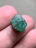 11.55ct Swat Emerald Crystal: Natural Beryl with Striking Color - Image 7