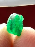 Discovering a 2.71 Carat Emerald Crystal from Swat: A Glimpse into Natural Beauty - Image 8