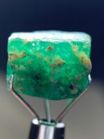 11.55ct Swat Emerald Crystal: Natural Beryl with Striking Color - Image 10
