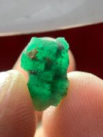New Addition: 3.31 ct Swat Emerald Crystal — Slender, Light-Facing, Elegant - Image 4