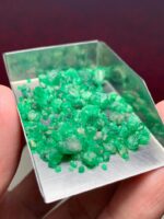Clean, Compact, and Commercial: A 34.74ct Swat Emerald Rough Lot with Ready-to-Cut Potential - Image 5