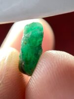 New Addition: 3.31 ct Swat Emerald Crystal — Slender, Light-Facing, Elegant - Image 8
