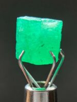 Exquisite 2.23ct Emerald from Swat: A Sparkling Gem of Timeless Elegance - Image 2