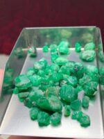 Balanced Brilliance: A 42.74ct Swat Emerald Rough Lot for Cutting & Crafting - Image 4