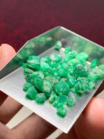 Balanced Brilliance: A 42.74ct Swat Emerald Rough Lot for Cutting & Crafting - Image 5