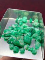 Balanced Brilliance: A 42.74ct Swat Emerald Rough Lot for Cutting & Crafting - Image 7