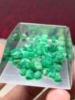 Balanced Brilliance: A 42.74ct Swat Emerald Rough Lot for Cutting & Crafting - Image 9