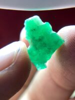 Sleek & Striking: 6.11ct Swat Emerald Crystal (16.87 x 13.45 x 5.19 mm) - Image 3