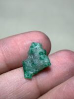 Sleek & Striking: 6.11ct Swat Emerald Crystal (16.87 x 13.45 x 5.19 mm) - Image 5