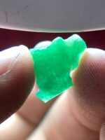 Sleek & Striking: 6.11ct Swat Emerald Crystal (16.87 x 13.45 x 5.19 mm) - Image 10
